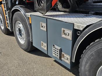 Mercedes-Benz Arocs 3251 8X4 / PALFINGER PK 65002 + JIB